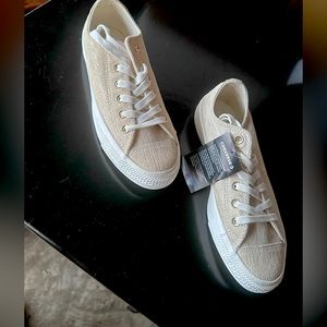 Converse NWT no box, never worn